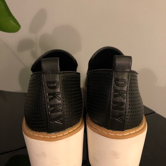 NWOT DKNY Shoes - Picture 4 of 4